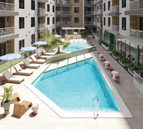 Sunshine and poolside bliss!