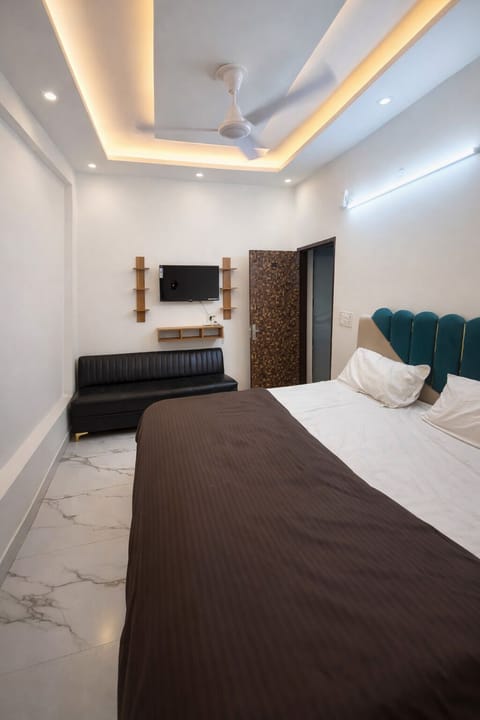 Double Room | In-room dining