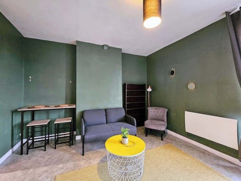 Salon Lumineux avec espace repas, télévision, Wifi