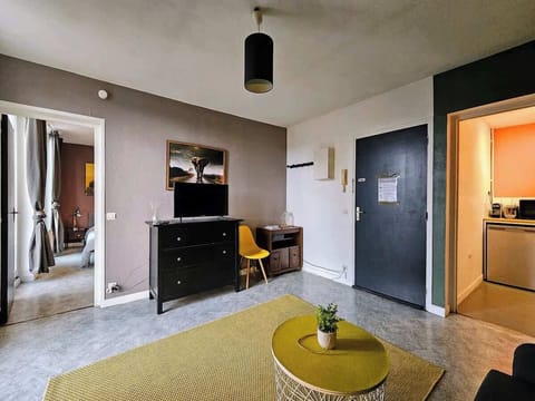 Salon Lumineux avec espace repas, télévision, Wifi