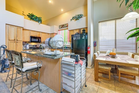 House (5 Bedrooms) | Interior