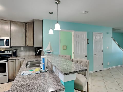 Breakfast Bar, First Floor