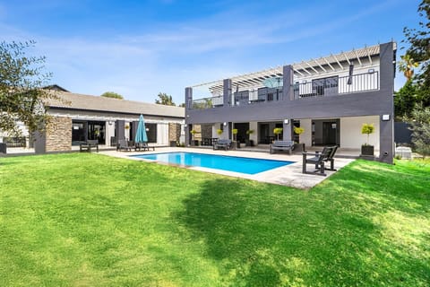 Apartment (2 Bedrooms) | Front of property