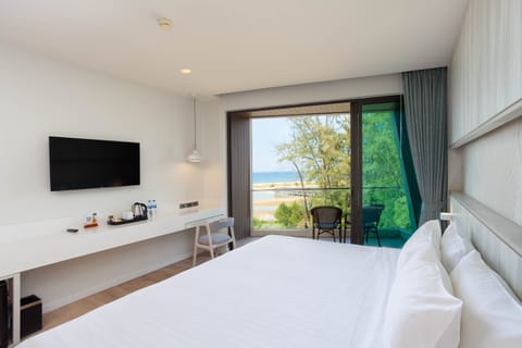 Deluxe Seaview (Modern Style) | In-room safe, blackout drapes, free WiFi, bed sheets