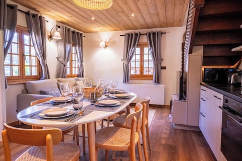 Chalet | Dining