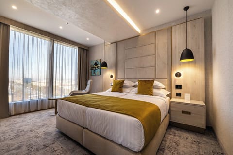 In-room safe, desk, laptop workspace, soundproofing