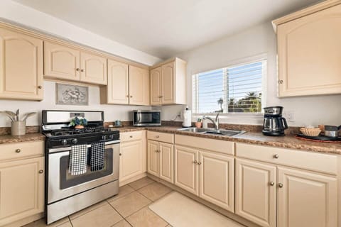 Fullu equipped Kitchen with everything you need for a home-cooked meal.