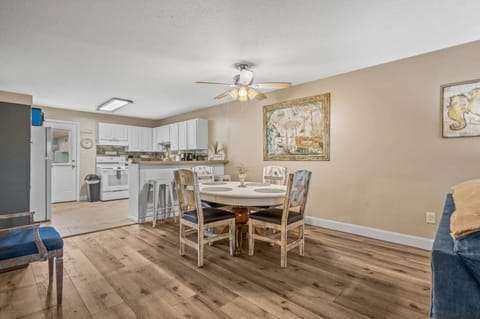 Table with 4 seats and 4 stools at the bar