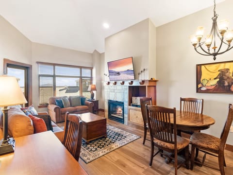 Living Area / Dining Table for 4 / Workspace