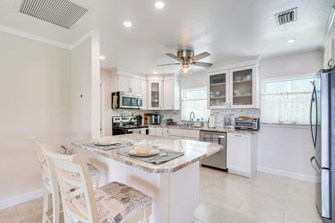 Kitchen | Dishwasher | Crockpot | Fondue Pot