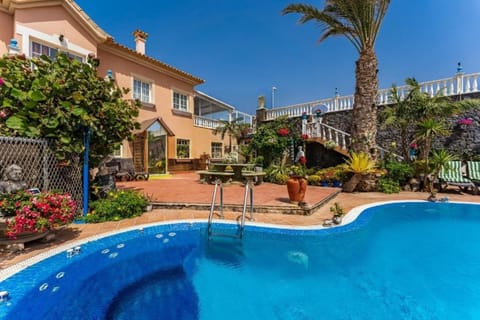 Holiday Home Swimming Pool