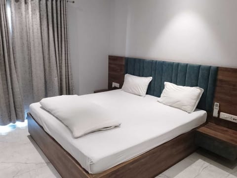 Deluxe Room, City View | WiFi (free)