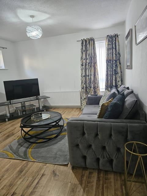 Apartment, 2 Bedrooms | Living area