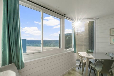 House | 1 bedroom, desk