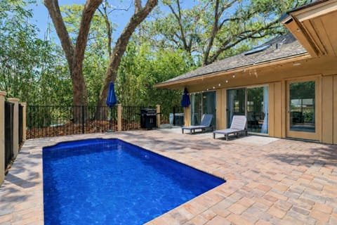 1 Indigo Lane | Brand new pool deck w/ loungers - 1 Indigo Lane | Brand new pool deck w/ loungers