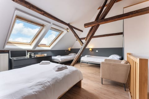 Family Quadruple Room | Free cribs/infant beds, free WiFi, bed sheets