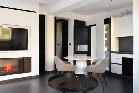 Bright and elegant living area with fireplace.
Spacious modern lounge with smart TV and ambient lighting. Ideal for relaxing after a beach day, sleek fireplace adds cozy evening charm.
