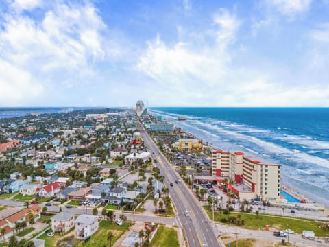 Welcome to Harbour Beach Resort 805