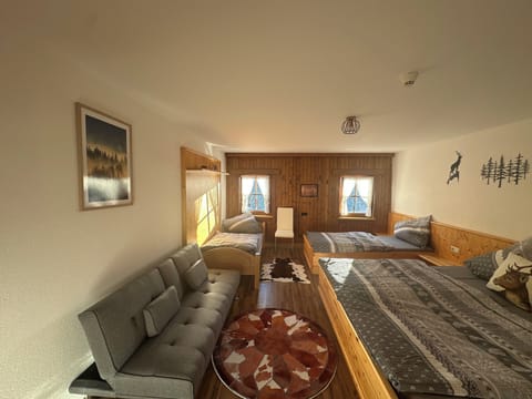 Basic Quadruple Room, Mountain View | Free WiFi