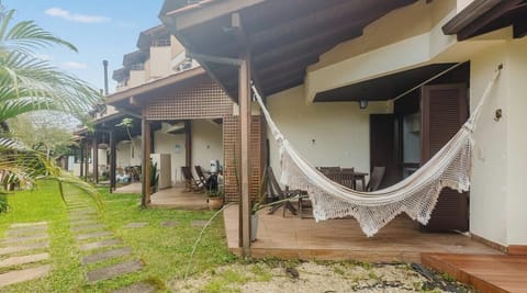 Basic Villa | Outdoor dining