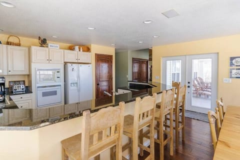 Lots of seating available in spacious kitchen