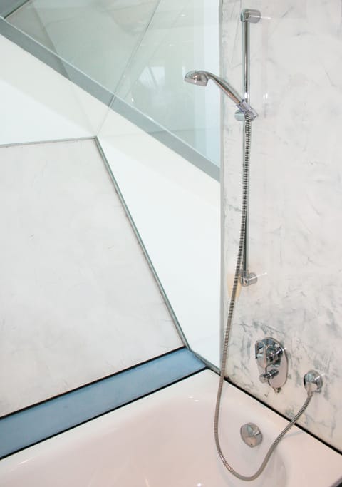 Kippenbergersuite Maisonette, Roof Terrace | Bathroom | Free toiletries, hair dryer, towels