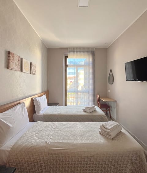 Desk, iron/ironing board, free WiFi, wheelchair access