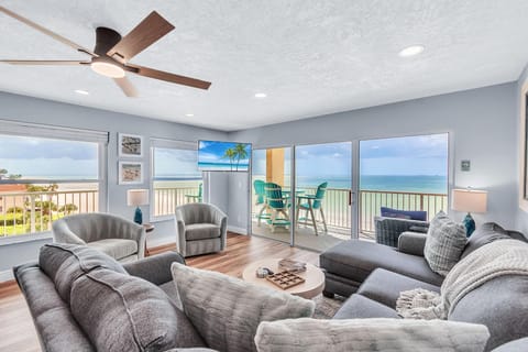 Condo, Multiple Beds (The Pointe #401) | Living area