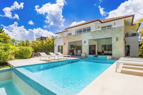 Your dream Caribbean escape starts here.