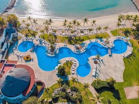 Villa | Pool | 3 outdoor pools, free cabanas, sun loungers