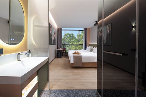 Super Family Large Twin Room | Premium bedding, minibar, individually decorated, individually furnished
