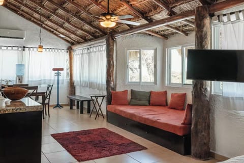Comfort Studio, Lagoon View, Beachside | Living area