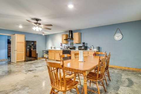 Dining Table | Dishware & Flatware