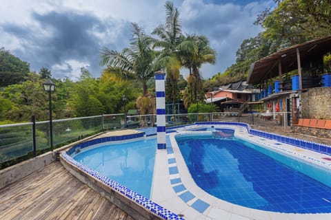 2 outdoor pools