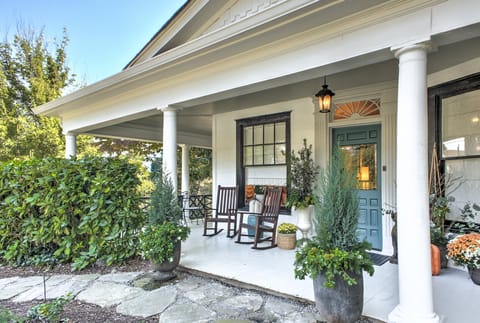 A Studio Apartment inside the Historic Melrose House!