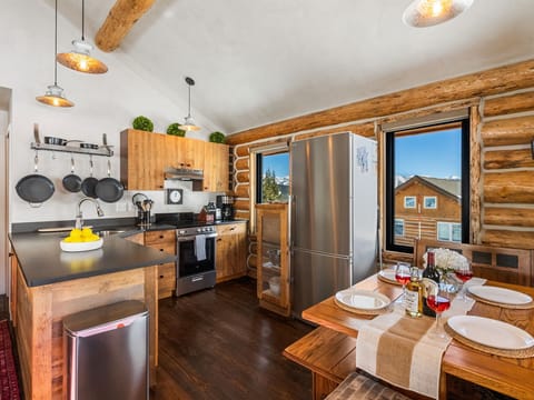 Kitchen: Drip coffee maker, toaster, cooking utensils, tableware