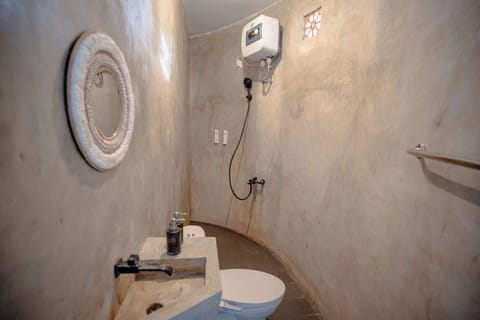 Standard Room | Bathroom | Shower, towels, soap, shampoo