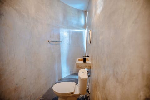 Standard Room | Bathroom | Shower, towels, soap, shampoo