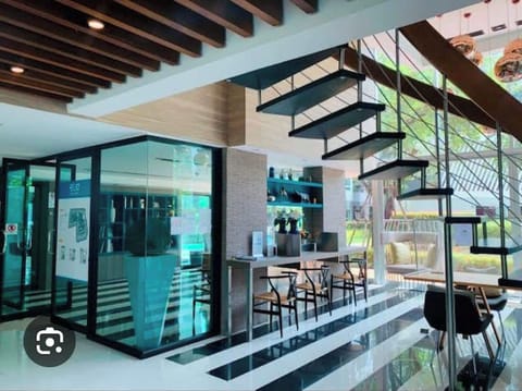 Studio, Accessible, Pool View | Living room