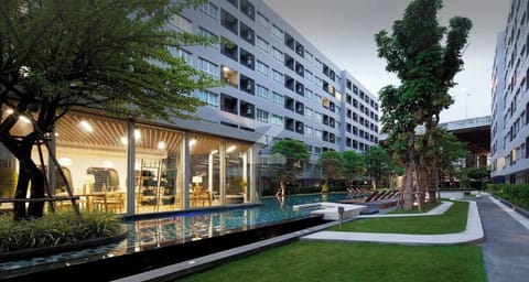 Studio, Accessible, Smoking | Pool | Outdoor pool
