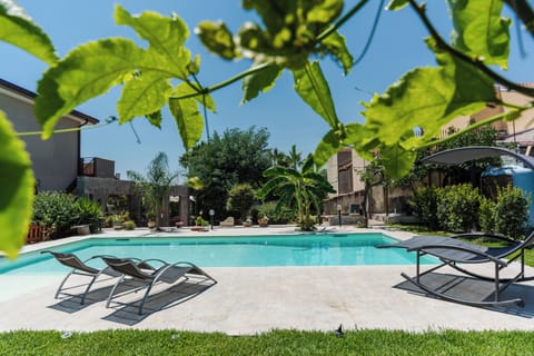 Seasonal outdoor pool, sun loungers