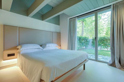 Suite, Garden View | Soundproofing, free WiFi