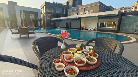 Daily buffet breakfast for a fee