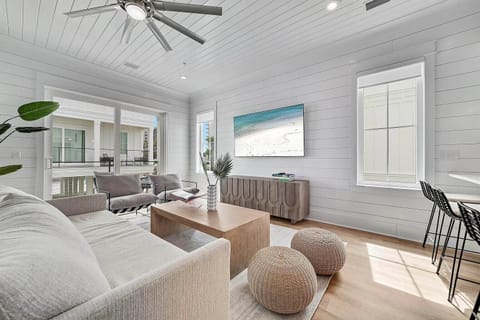 Luxe 4BR + Bunk Space @ The Osprey, Walk To The Beach + Pool, Private Boat Slip
