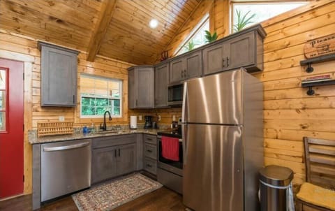 Cabin, 1 Bedroom, Kitchen, River View | Private kitchen | Full-size fridge, microwave, oven, stovetop
