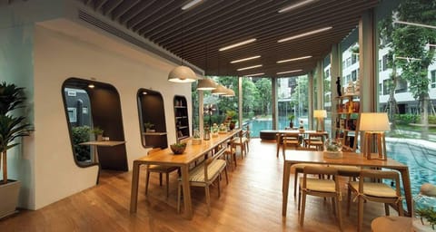 Studio, Accessible, Smoking | Dining room