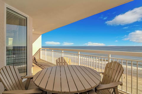 Beautiful Oceanfront Balcony