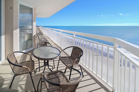 Oceanfront Balcony with amazing views