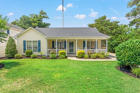 Beautiful Private Home - 4 bedrooms, with pool, golf cart