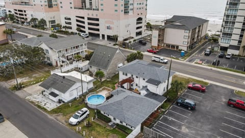 Ariel View 5 SeaGals and the Nest